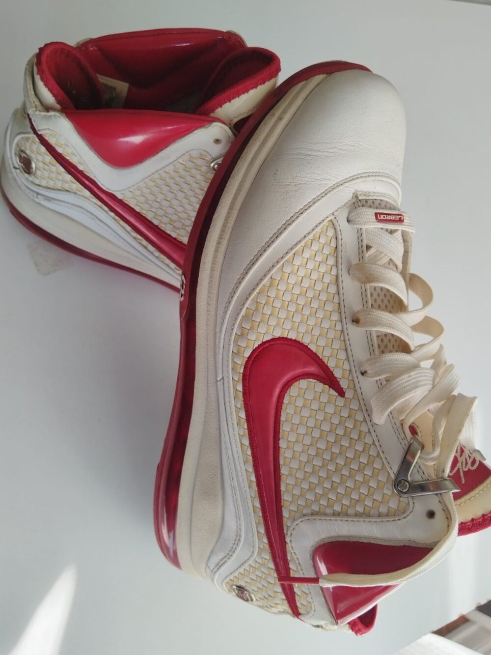 Nike LeBron III 3 Zoom White Red Woven Sneakers Gently Used US 11/EUR 45 /UK 10
